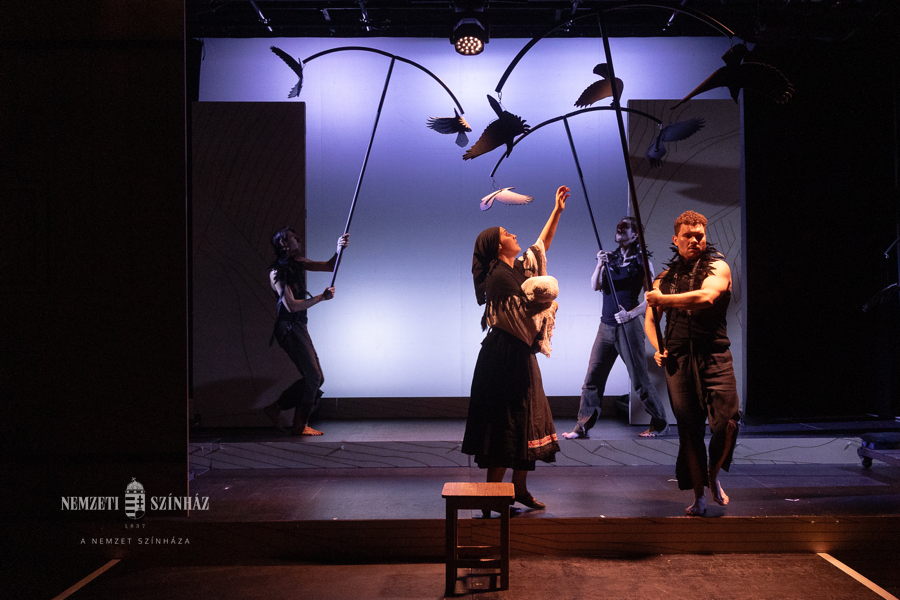 A tizenkét varjú (fotó: Nemzeti Színház) A tizenkét varjú (fotó: Nemzeti Színház)